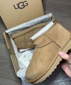 Alternative view of Buy UGG Liquidation Pallets  (60-120 pairs of shoes-$500)